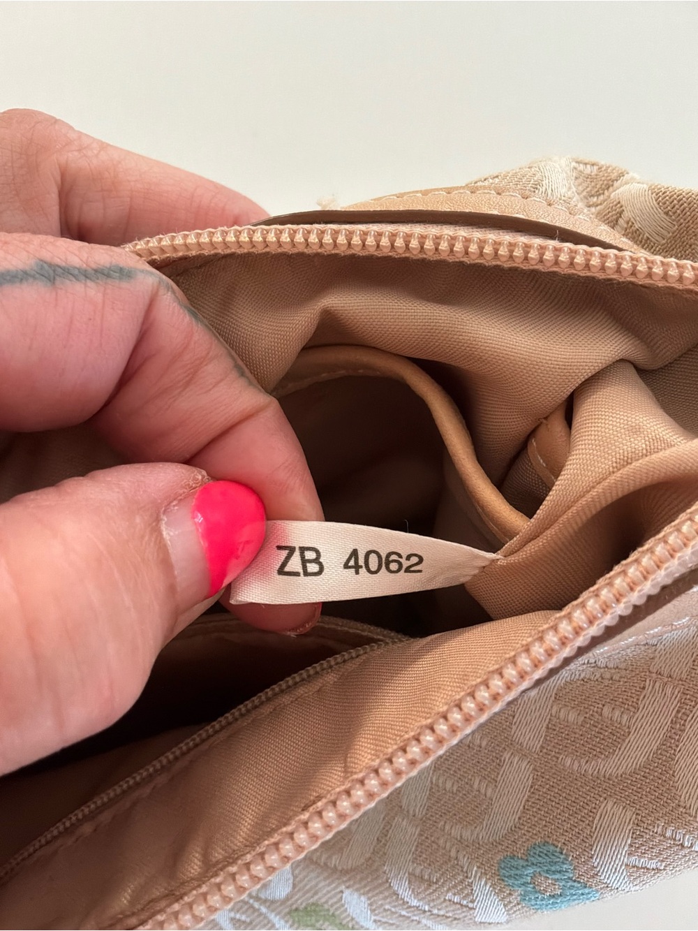 Fossil Beige Signature Canvas Shoulder Bag with Multicolor Accents - Picture 4 of 9